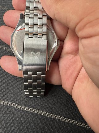 Reloj  plateado y azul