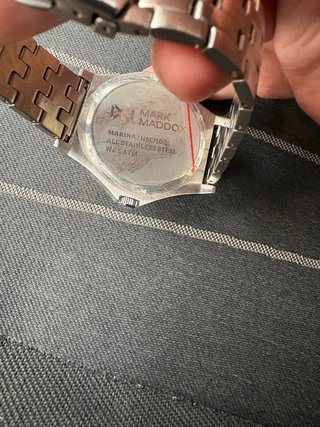 Reloj  plateado y azul