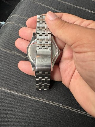 Reloj  plateado y azul