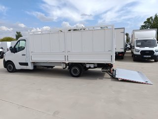 RENAULT MASTER 2.3 CAJA ABIERTA CON TRAMPILLA 135