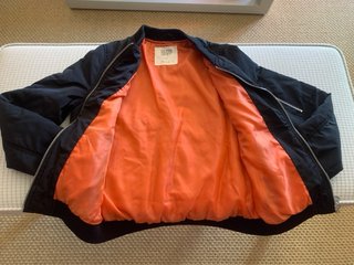 Cazadora bomber negra