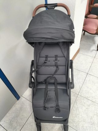 Carrito de bebé gris