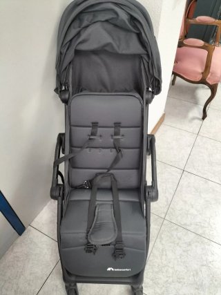 Carrito de bebé gris