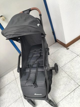 Carrito de bebé gris