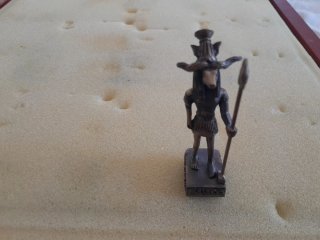 Ajedrez histórico de bronce