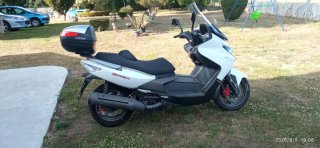 Kymco 500 Maxi Scooter Blanca