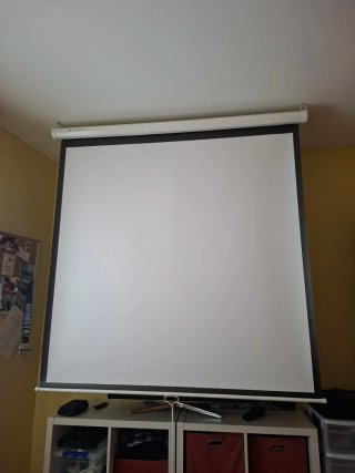 Proyector LCD LED con pantalla enrollable