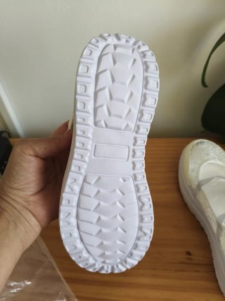 Zapatos blancos cómodos con encaje