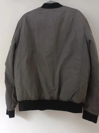 Chaqueta bomber gris Pull&Bear