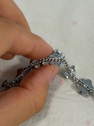 Pulsera Dior con flores y letras