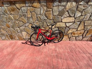 Bicicleta de carretera BH Roja