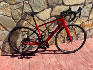Bicicleta de carretera BH Roja