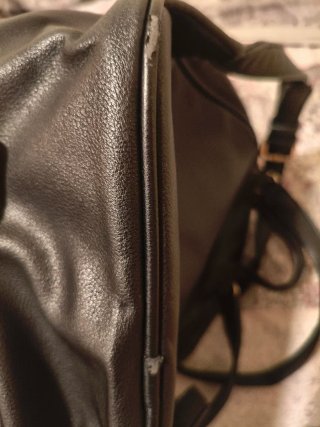 Mochila Guess Negra Pequeña