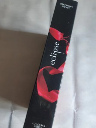 ECLIPSE (CREPÚSCULO), de Stephenie Meyer.