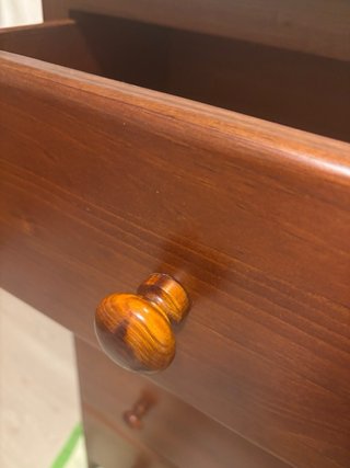 Cómoda de madera marrón