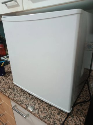 Nevera pequeña IKEA