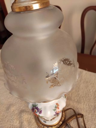 Lámpara Quinqué Porcelana Flores Dorada