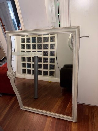 Mesa blanca patas metálicas mass espejo