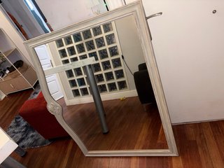 Mesa blanca patas metálicas mass espejo