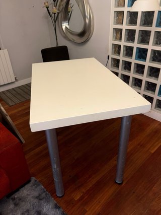 Mesa blanca patas metálicas mass espejo