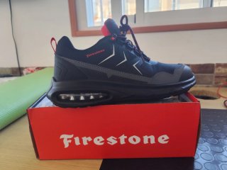 Botas de trabajo Firestone negras y rojas