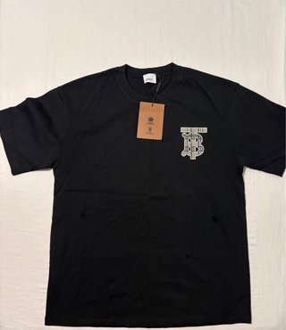 Camiseta estilo Burberry
