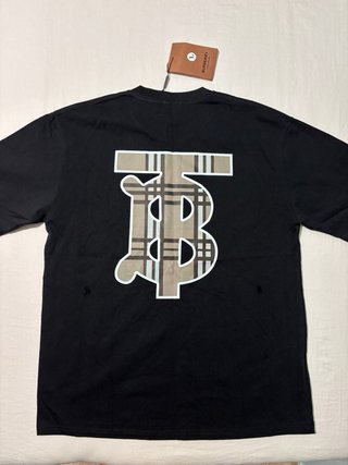 Camiseta estilo Burberry