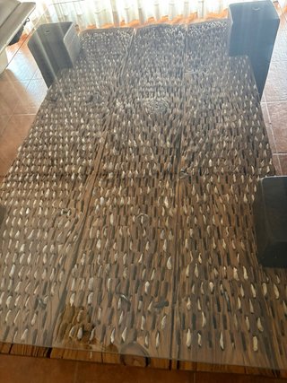 Mesa baja de madera estilo trilla