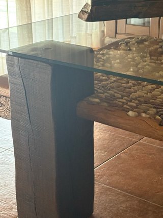 Mesa baja de madera estilo trilla