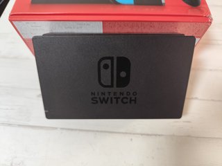 Nintendo Switch + caja y accesorios originales