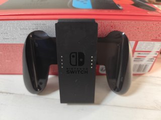 Nintendo Switch + caja y accesorios originales