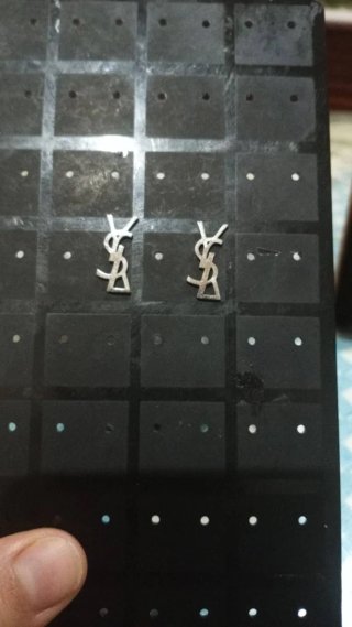 Pendientes YSL plateados imita.....