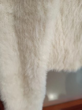 Vestido Zara, MGN, suéter Stradivarius