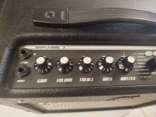 Amplificador Fender Mustang I (V.2)