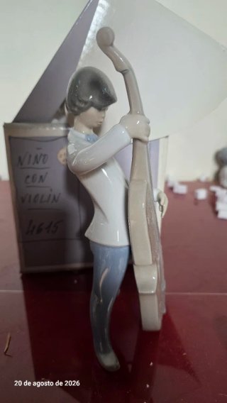 Figura Lladro Niño con Violín 4615