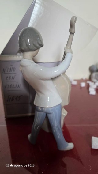 Figura Lladro Niño con Violín 4615