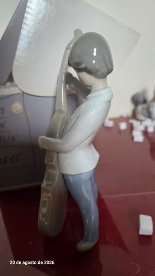 Figura Lladro Niño con Violín 4615