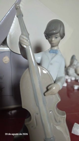 Figura Lladro Niño con Violín 4615