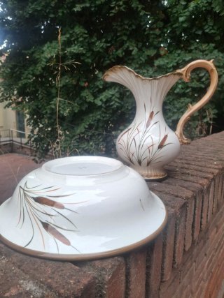 Jarra y plato antiguo decorado