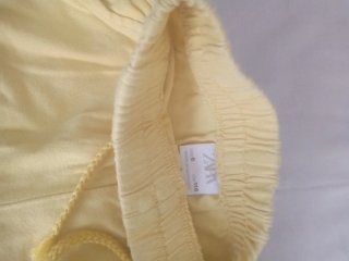 Pantalón niña Zara amarillo como nuevo