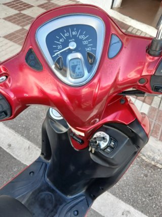 Yamaha Delight 125cc Scooter Rojo