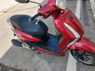 Yamaha Delight 125cc Scooter Rojo