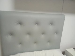 Cabecero polipiel gris claro capitoné