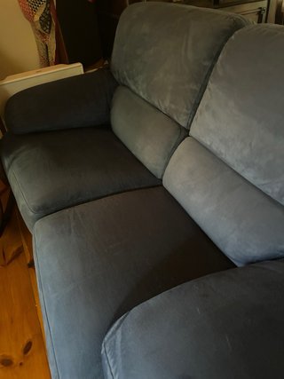 SE REGALA SOFÁ DE 2 PLAZAS REGALO HOY Y MAÑANA