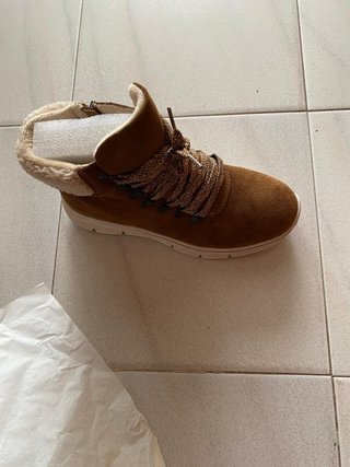 Botín Chika10 acolchado cordones marron