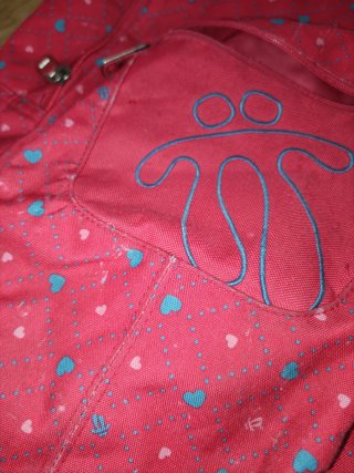 Mochila escolar rosa con corazones