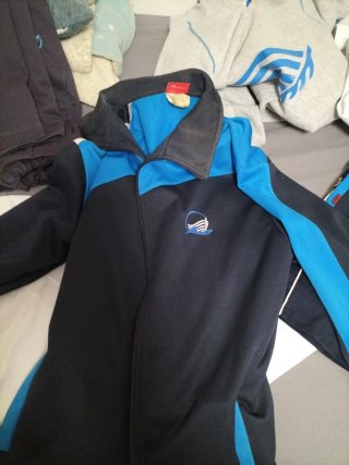 Chaqueta deportiva Divino Maestro Talla 20