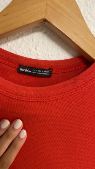 Top rojo de manga corta