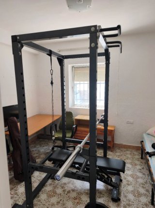 RACK DE GIMNASIO COMPLETO Y ACCESORIOS