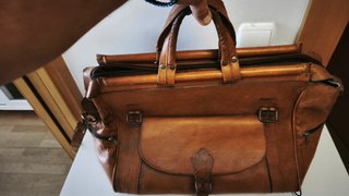Maleta de piel tipo bolso mediano